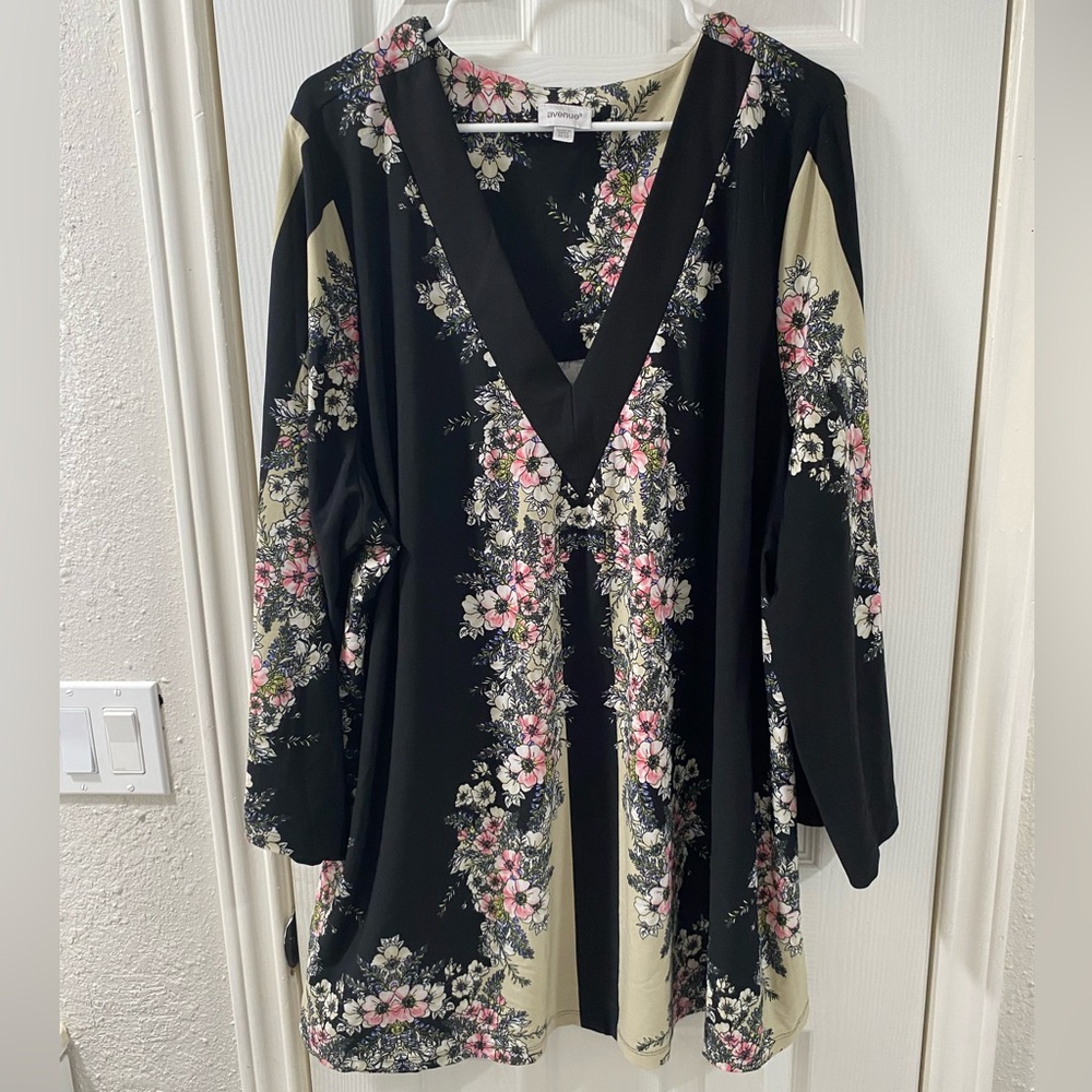 Colorful Avenue top size 26/28